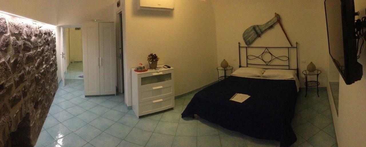 B&B La Grotta Marina Вико-Экуенсе Экстерьер фото