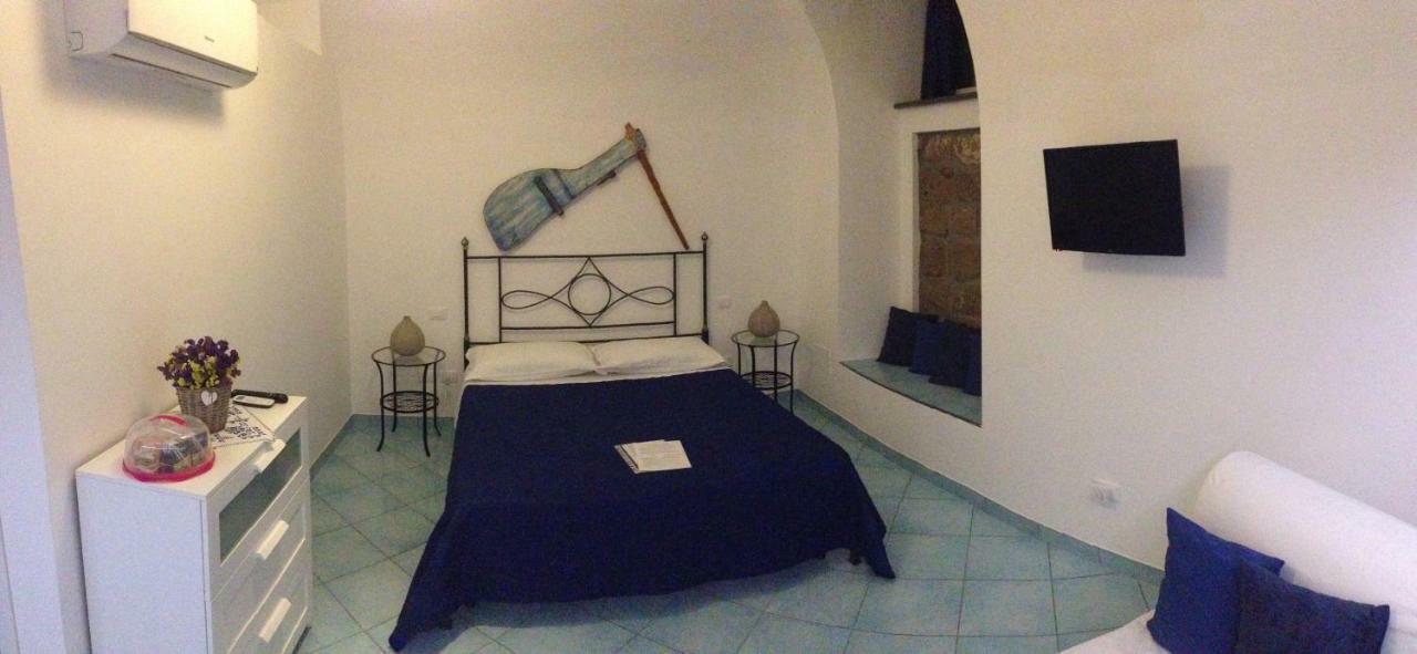 B&B La Grotta Marina Вико-Экуенсе Экстерьер фото