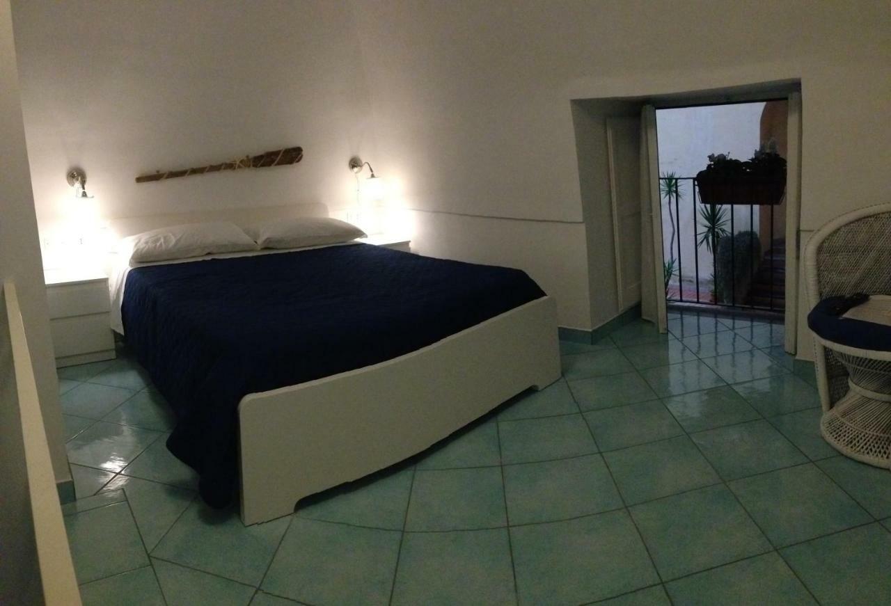 B&B La Grotta Marina Вико-Экуенсе Экстерьер фото
